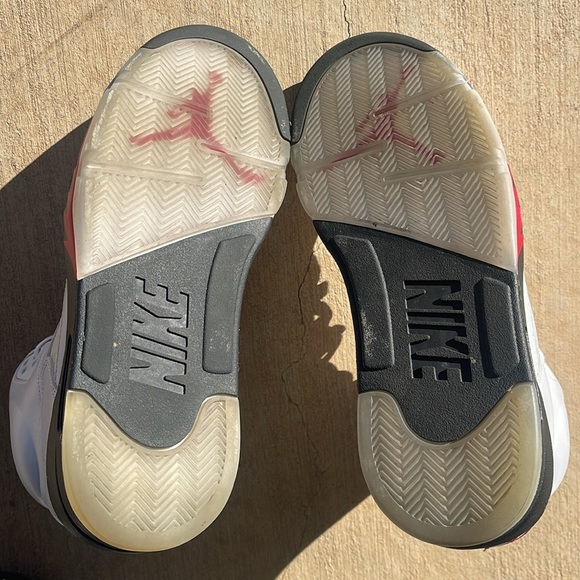 Air Jordan 5 Retro “Fire Red” 2020 - Picture 4 of 5